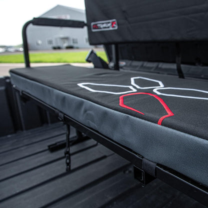 YUTRAX® - Asiento de montaje universal UTV, accesorio UTV, aumenta la capacidad de asiento, marco de acero resistente, asiento y respaldo acolchados, asiento abatible hacia arriba, fácil de montar