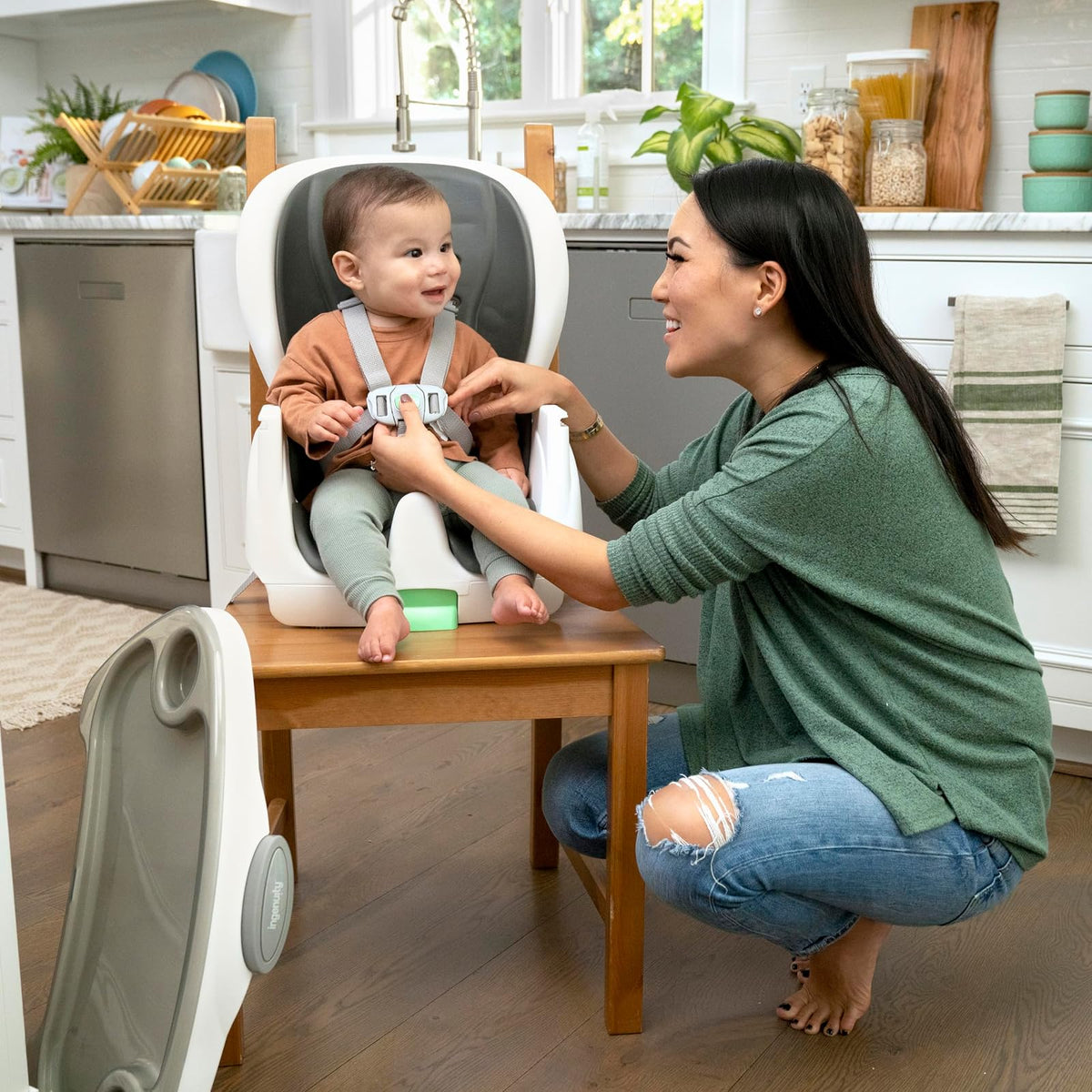 Ingenuity - Silla Alta 6 en 1 para bebé, apartir de 6 meses, multifuncional, con cinturón de seguridad de 5 puntos, 2 bandejas aptas para lavavajillas, adaptable al crecimiento, color gris