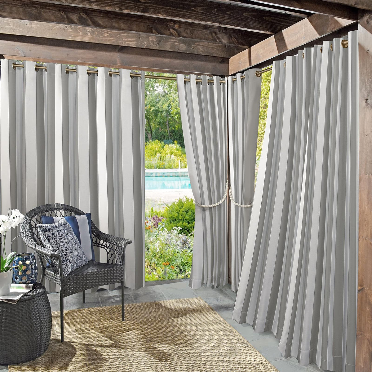 Sun Zero Valencia - Paquete de 2 Paneles de Cortinas con Ojales para Interiores y Exteriores, protección UV, eficiencia energética, 54 x 84 Pulgadas, Color Gris