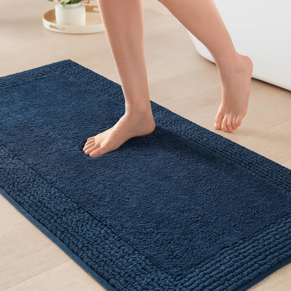 Madison Park Splendor Alfombra de baño reversible 100% algodón, 3000 g/m², lujosa alfombra de baño de pelo mediano de felpa de calidad de hotel, absorbente, secado rápido, decoración de ducha, 24 x 44 - 3'8" x 2' (Rectangular) - Azul marino
