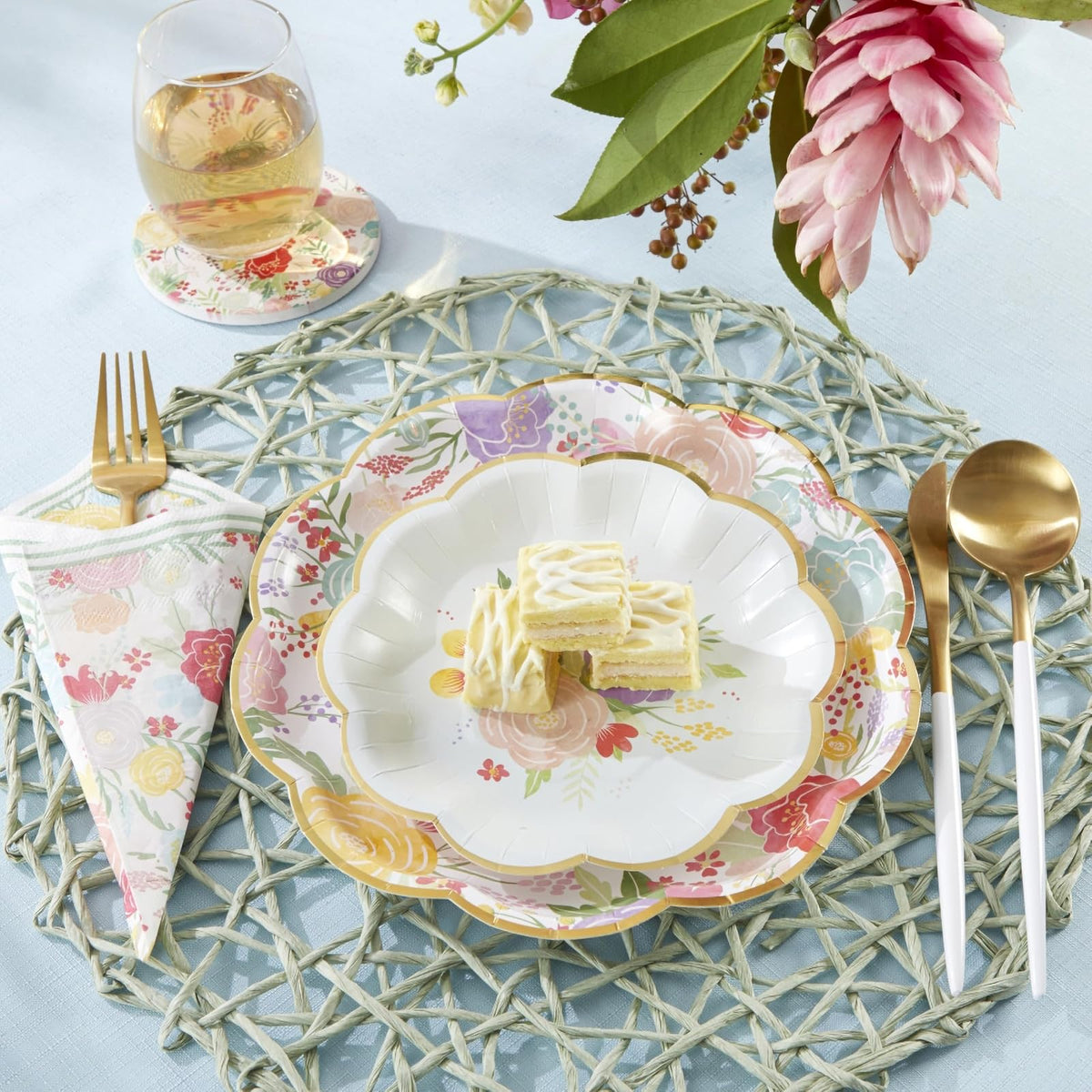Kate Aspen Garden Blooms 9 pulgadas Platos de papel decorativos de alta calidad | Suministros de fiesta (350 g/m² de peso, juego de 16) - Perfecto para bodas, brunch de novia, baby shower