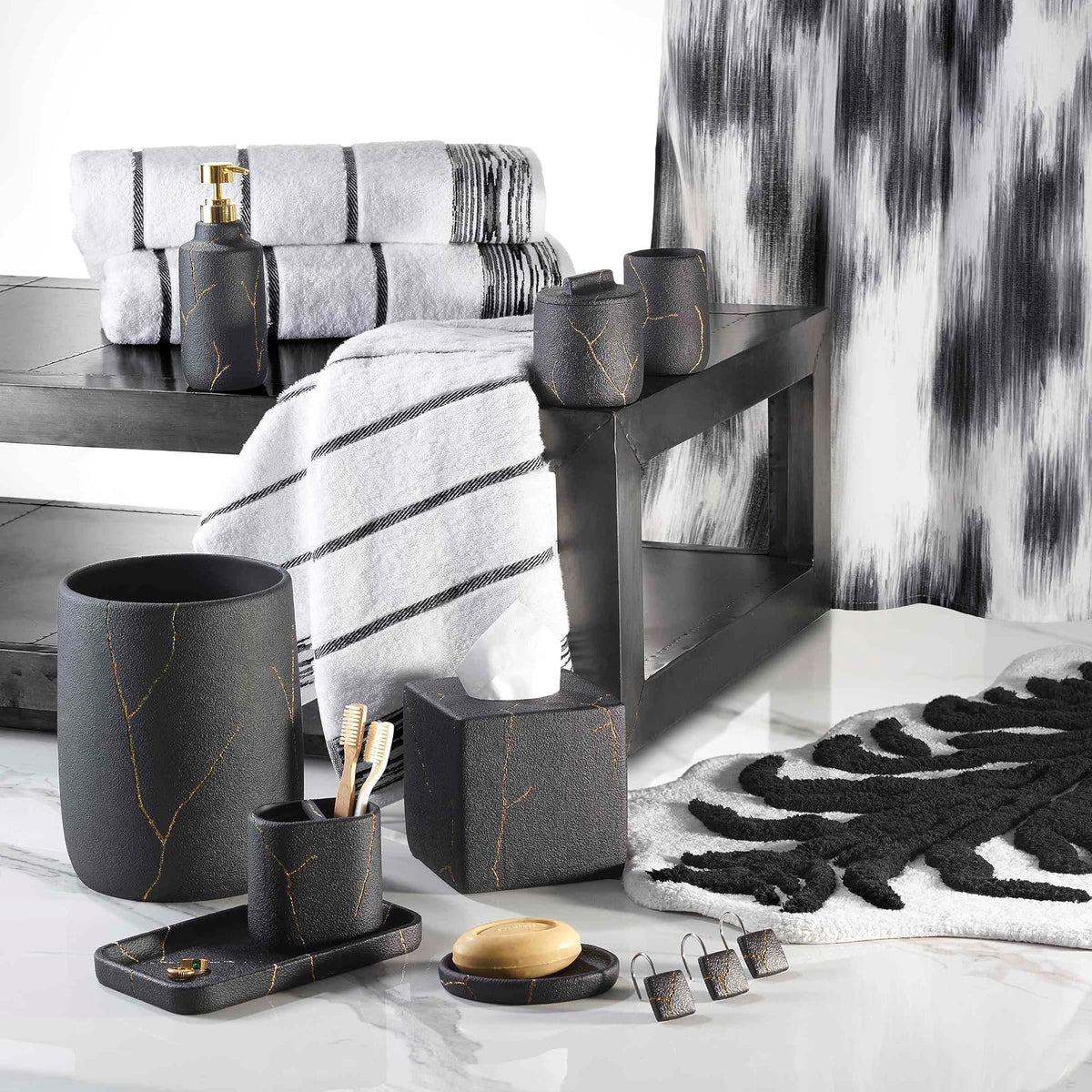 Nicole Miller - Toallas, Juego de 4 Toallas Suaves y absorbentes, Esenciales para recámara (colección Syndey, Blanco/Negro)