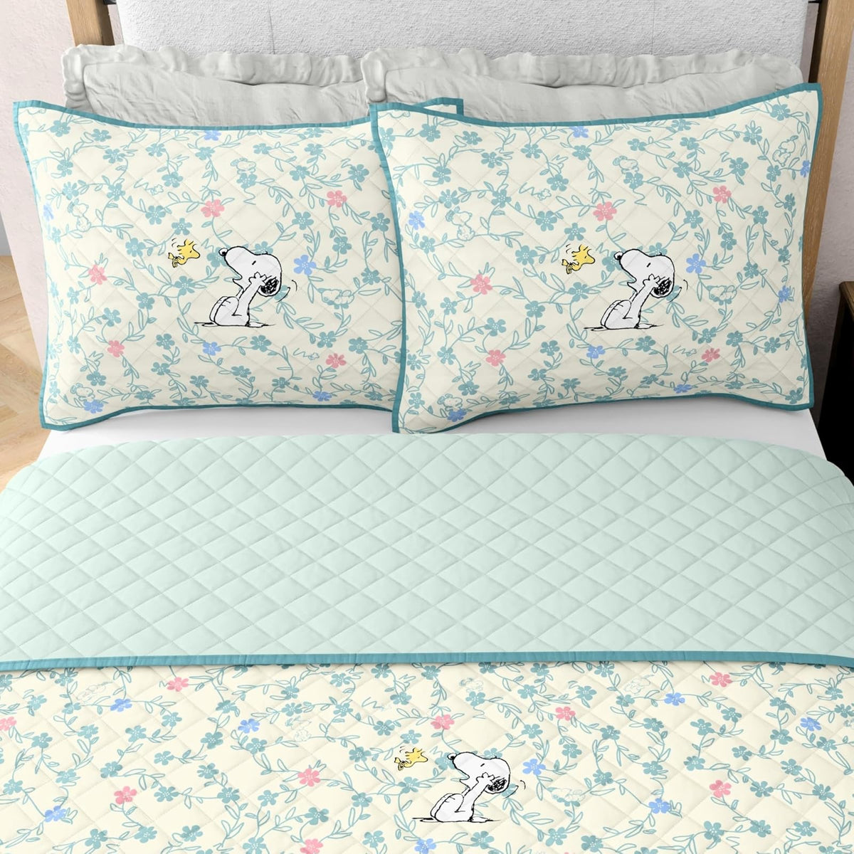 Peanuts Snoopy - Juego de Colcha tamaño matrimonial/Queen, Colcha Ligera para Todas Las Estaciones con Estampado Floral de Primavera y Funda, Ropa de Cama súper Suave de 3 Piezas (Producto
