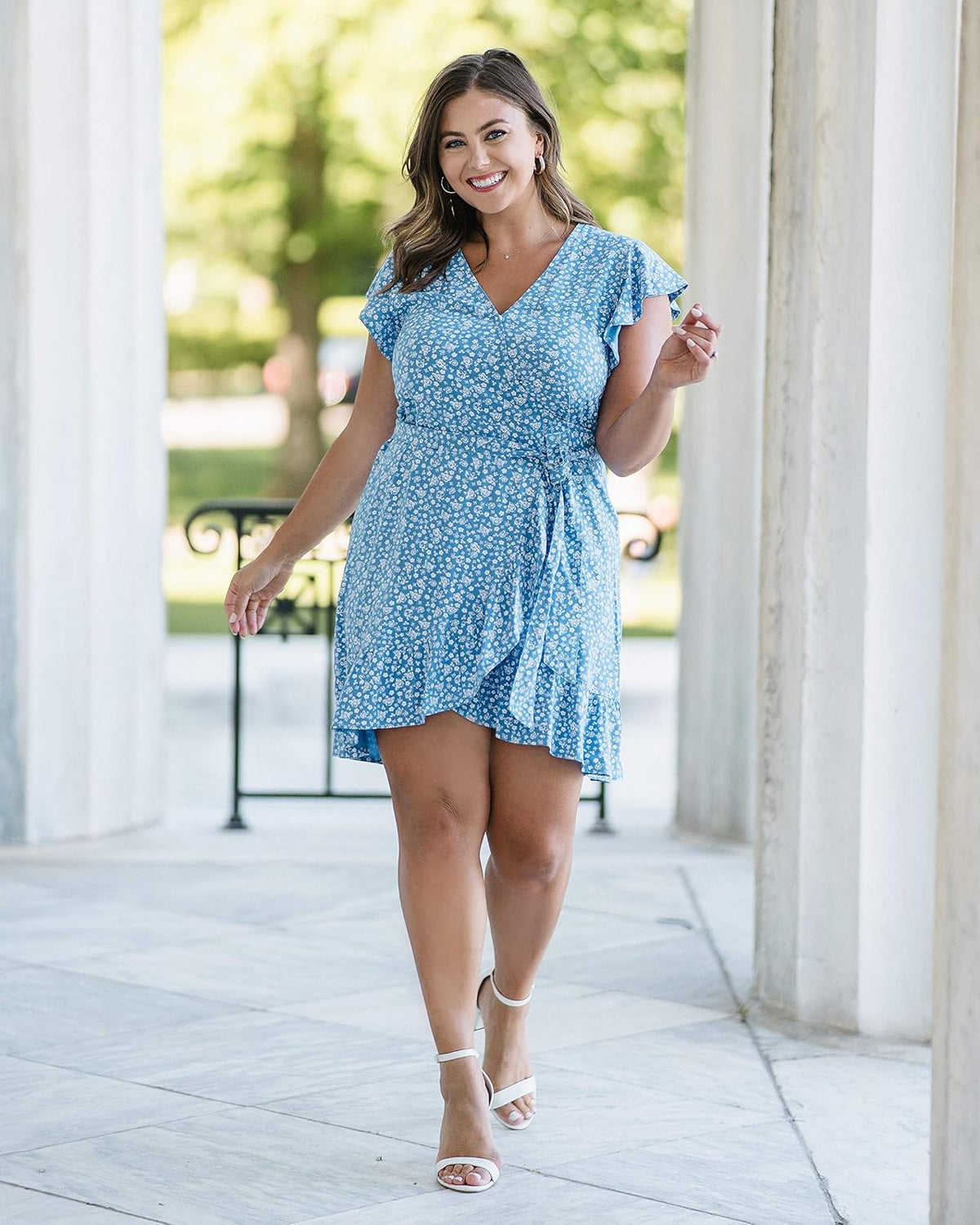The Drop Vestido Para Mujer, Cruzado, Estampado Azul Floral, por @caralynmirand
