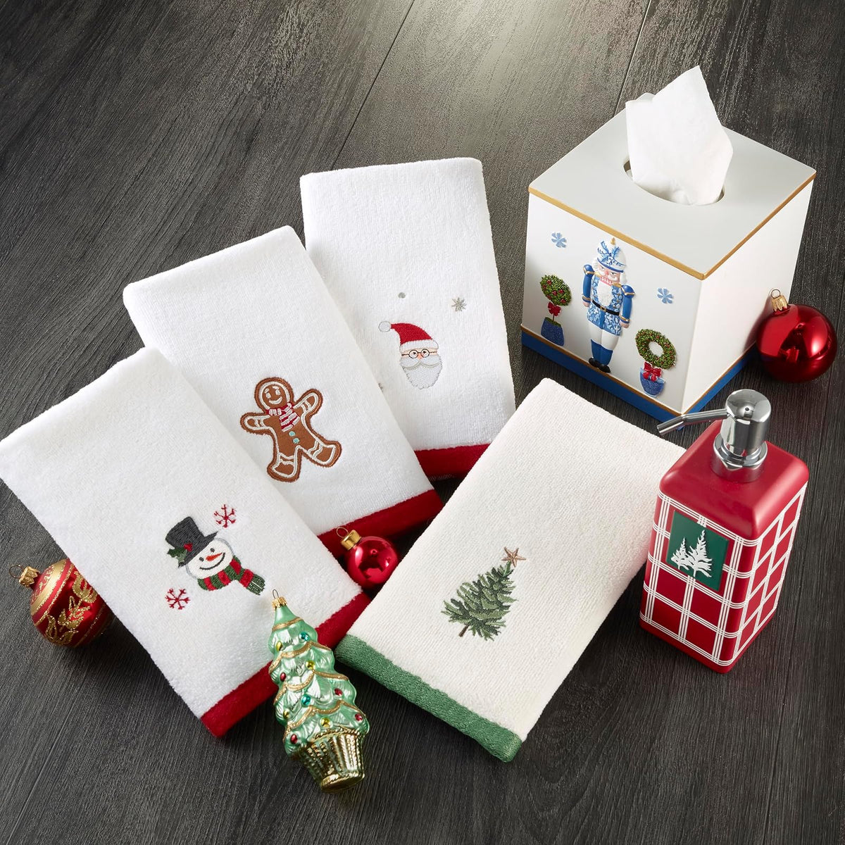 Avanti Linens - Bomba de loción, Esencial de baño de Resina, decoración de Navidad Ideal (colección de gnomos de Navidad)