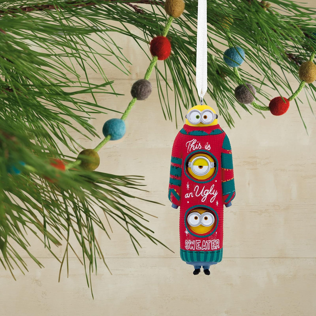 Hallmark Minions: The Rise of GRU, Bob, Kevin y Stuart The Minions en suéter navideño Feo