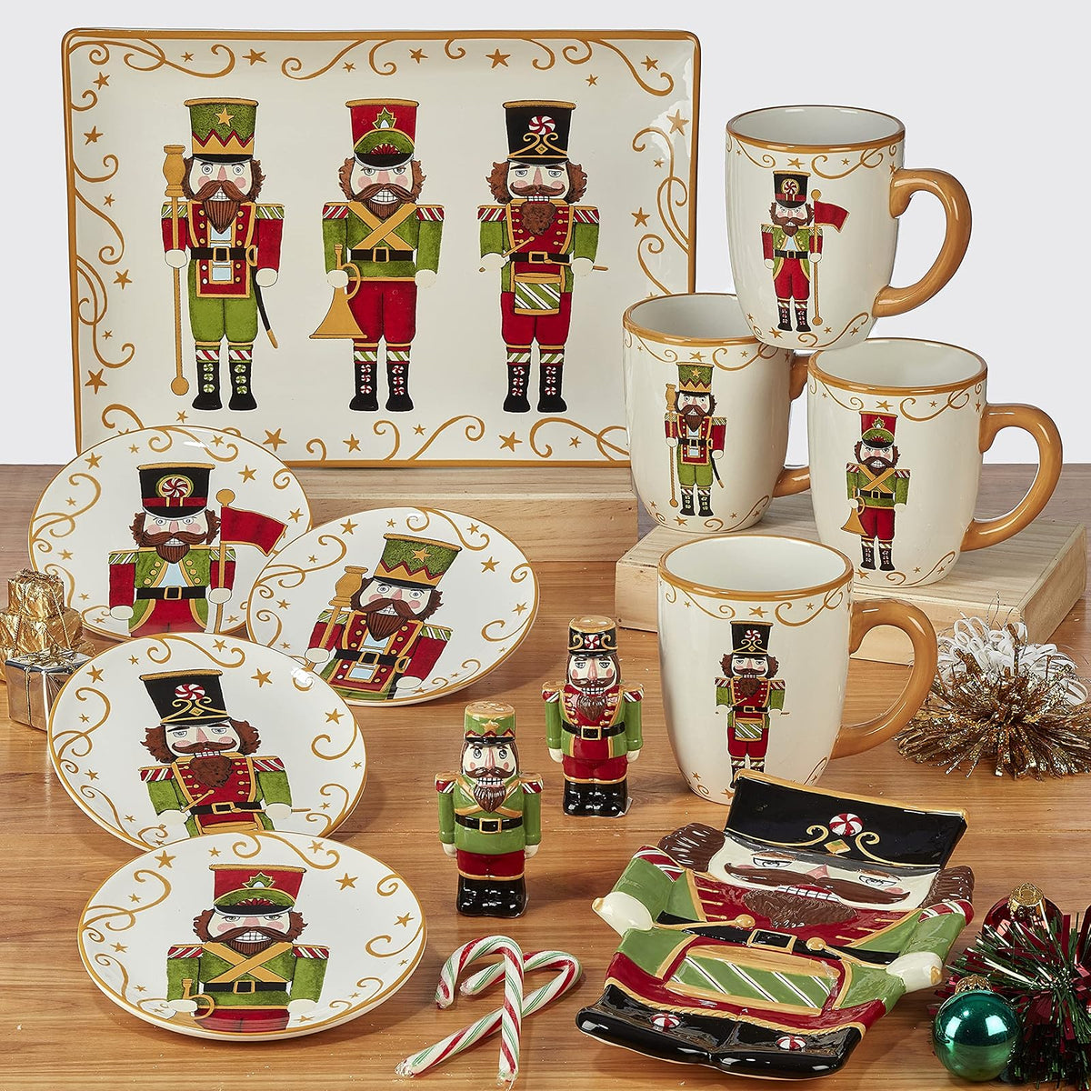 Cascanueces mágicos certificados International Holiday - Platos de postre y ensalada de 9 pulgadas, multicolor, mediano, juego de 4
