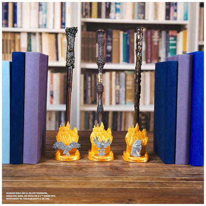 Wizarding World Harry Potter - Auténtica Varita Albus Dumbledore de plástico con Soporte Hogwarts, 30,5 cm, Juguete para niños a Partir de 14 años, artículo para Fans, Color Dorado