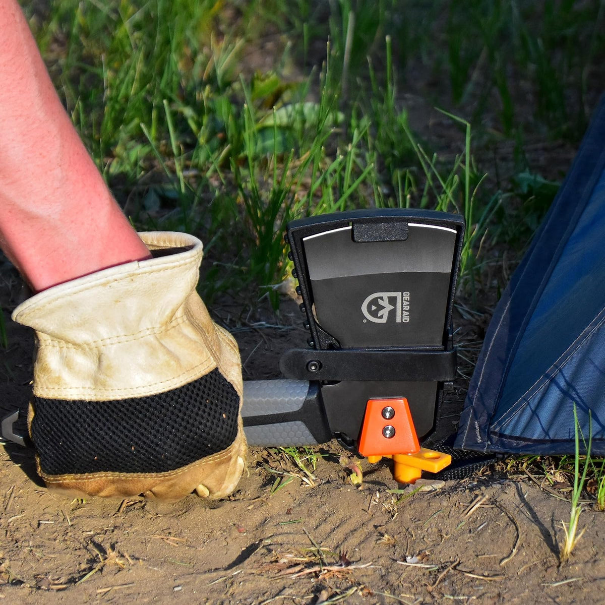 Gear Aid Balta - Hatchet: una Herramienta versátil para Incendios y campamentos con Cubierta de Seguridad, Martillo, Cortador de leña y Extractor de estaca para Tienda