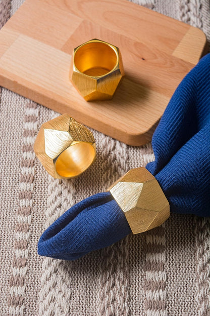 DII - Servilleteros modernos y elegantes para cenas, bodas, recepciones, reuniones familiares o uso diario, pon tu mesa con estilo: banda triangular geométrica dorada, juego de 6
