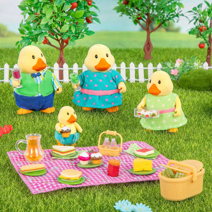 Li’l Woodzeez, Set de Picnic con osita y Cesta de Picnic, Picnic Playset | Set de 29 con osita, vestido, cesta, manta, platos, vasos, jarra y comida de juguete, Picnic Playset, 3 años y +