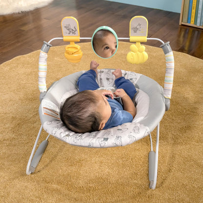Bright Starts Bouncer Silla Mecedora Winnie The Pooh para Bebé, con vibraciones relajanres, melodías y juguetes, Unisex, 0 a 6 Meses