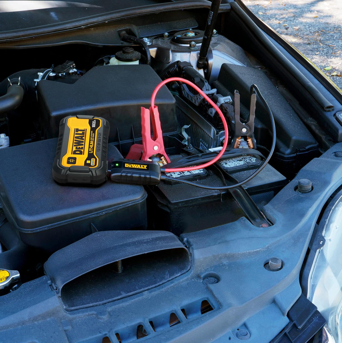 DEWALT DXAELJ18C 1800 Pico Amps Jump Starter | Ión de litio, alimentación USB, estuche de transporte