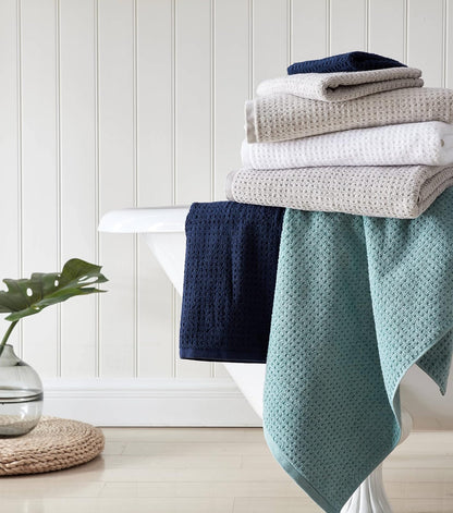 Tommy Bahama - Toallas de baño, decoración de baño de algodón Altamente Absorbente, Baja Pelusa y Resistente a la decoloración, Certificado Oeko-Tex (Blanco del Pacífico Norte, 6 Piezas)
