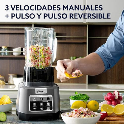 Oster Licuadora Profesional XTREMEMIX 1500 W, Vaso de Vidrio 2 L, iBlend | Tecnología Reversible, 3 Programas Automáticos: Smoothie, Triturar, Procesar, 3 Velocidades + Pulso, Gris, BLSTXPG-BW