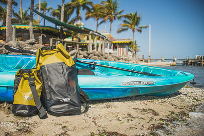 Pelican Bolsa seca impermeable – Exodry – Gruesa y ligera – Saco de compresión seco con tapa enrollable que mantiene el equipo seco para kayak, canotaje, playa, rafting, senderismo, camping y pesca