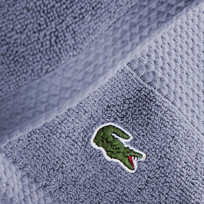 Lacoste Heritage - Toalla de baño 100% algodón Supima (Tela de Mezclilla Ligera, 35 x 70 Pulgadas), Altamente Absorbente y de Secado rápido, Toalla de baño súper Suave de Alta Calidad, Esencial para