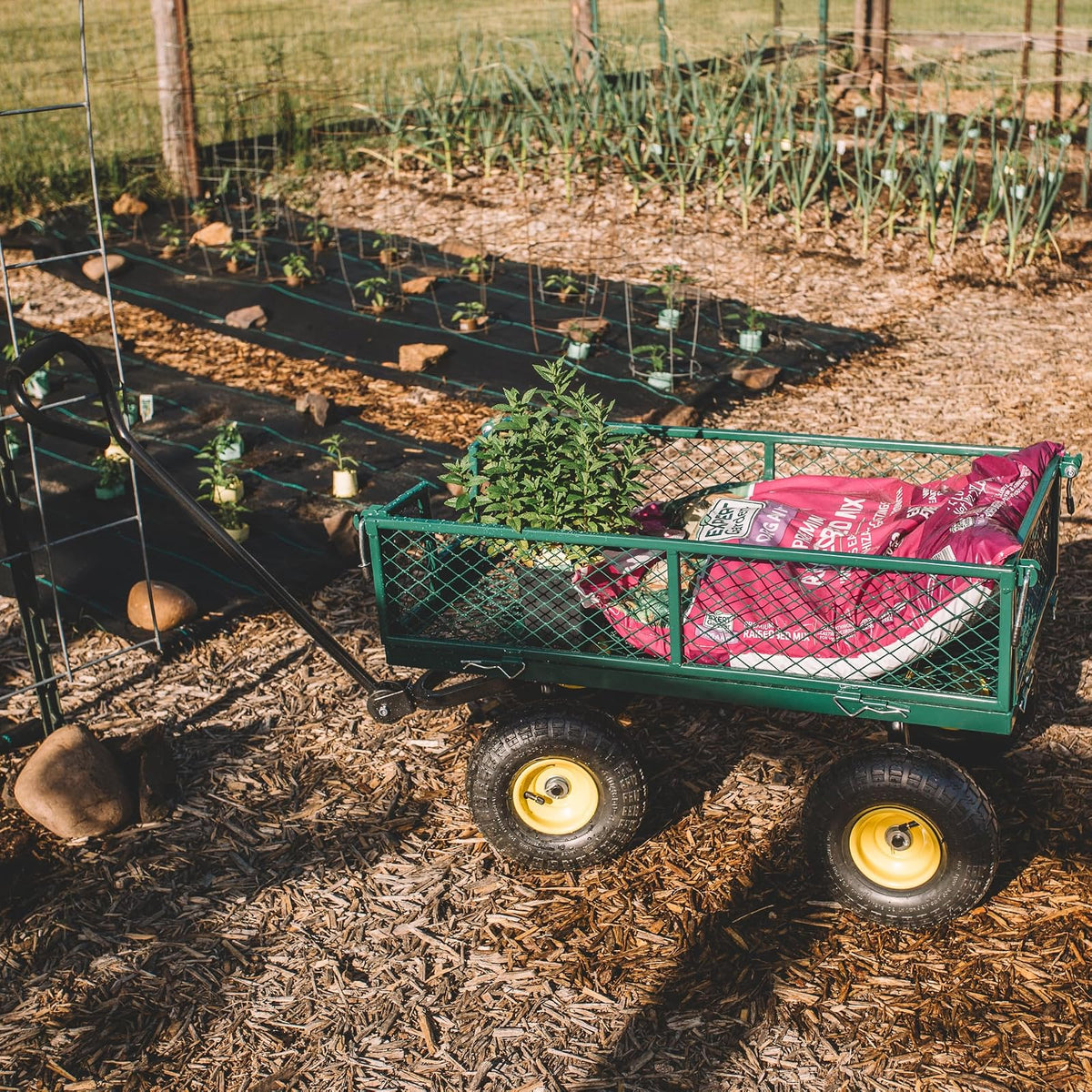 Backyard Expressions - Carrito de jardín Resistente de 400 Libras con Lados de Malla extraíbles, Cama de Acero recubierta de Polvo, neumáticos neumáticos, asa de tracción para Patio