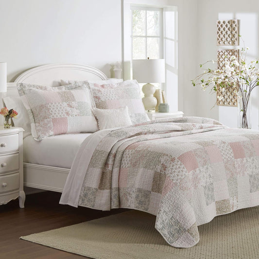 Laura Ashley - Juego de edredón tamaño King, Ropa de Cama Reversible de algodón con Fundas a Juego, decoración del hogar Inspirada en los Retazos (Celina Patchwork Rosa/Salvia, King)