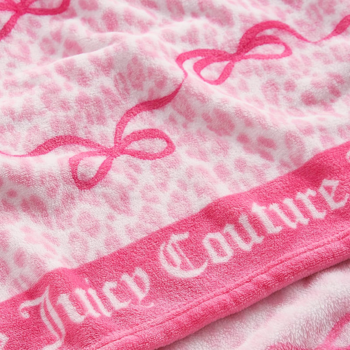 Juicy Couture - Manta de Felpa icónica de 50 x 70 Pulgadas, Color Rosa, Mantas Decorativas para sofás, Mantas para sillas y Camas