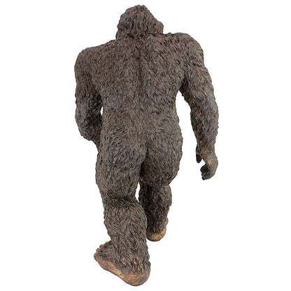 Design Toscano Yeti The Bigfoot - Estatua de jardín para Interiores y Exteriores, Mediana de 21 Pulgadas de Alto, Resina de Piedra fundida, Acabado café