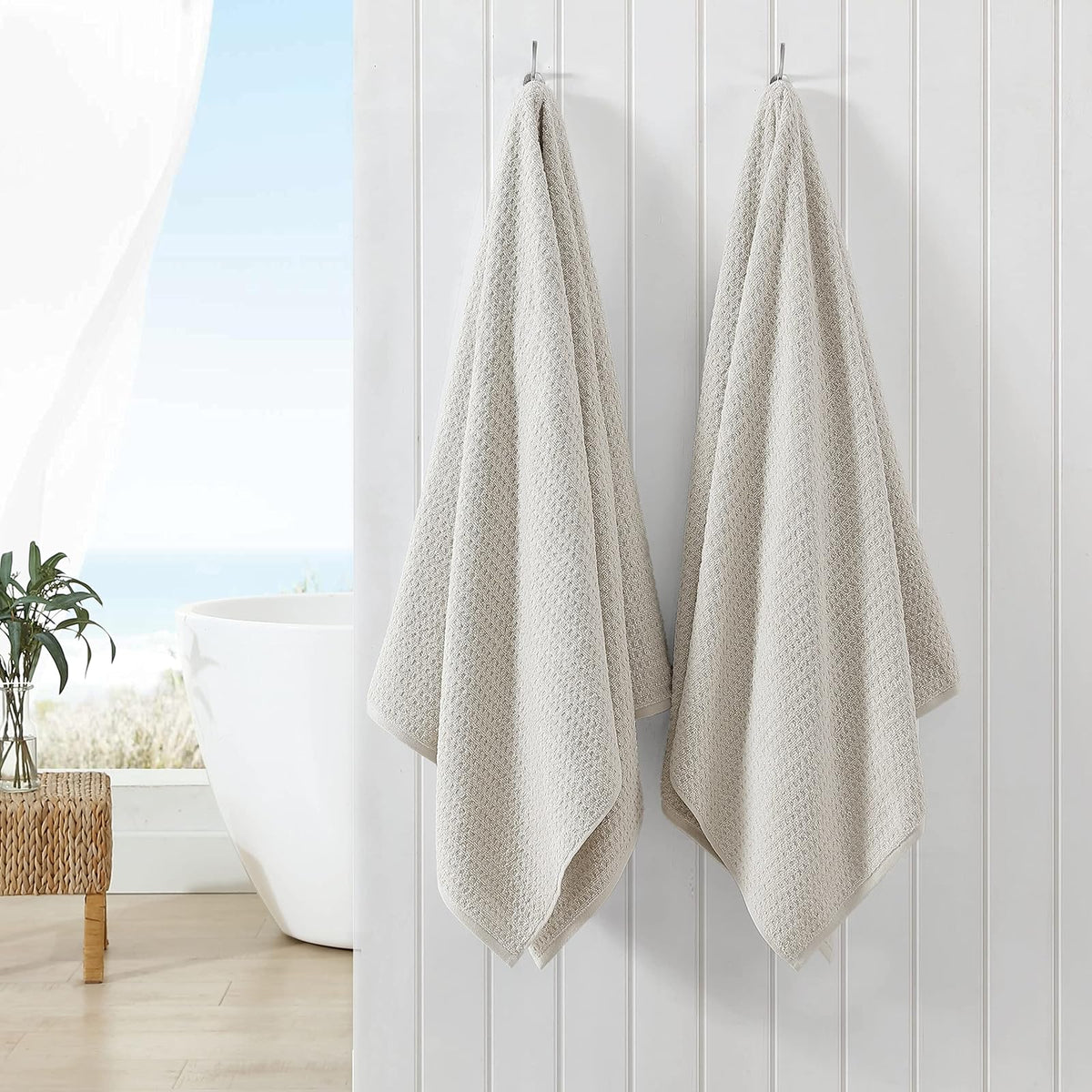 Tommy Bahama - Toallas de baño, Altamente absorbentes y Suaves, Esenciales de baño, Bajas Pelusas, Resistentes a la decoloración, Certificado Oeko-Tex (café Claro del Pacífico Norte, 2 Piezas)