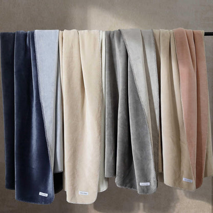 Calvin Klein - Manta Reversible de Felpa de Alta Calidad con Detalles de Punto de azotea, práctica Ropa de Cama de Lujo (Moderno Reversible Gris sólido, 50 x 70)