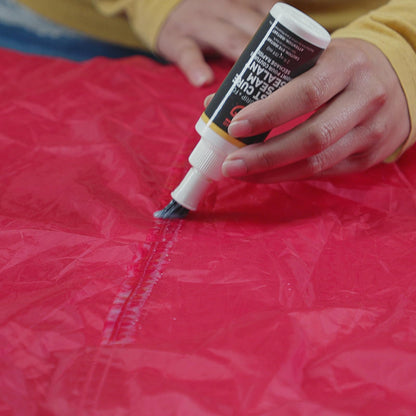GEAR AID Seam Grip FC Sellador de curado rápido para sellar costuras en tiendas de campaña, lluvias, refugios, toldos, lonas y ventanas emergentes hechas de nailon