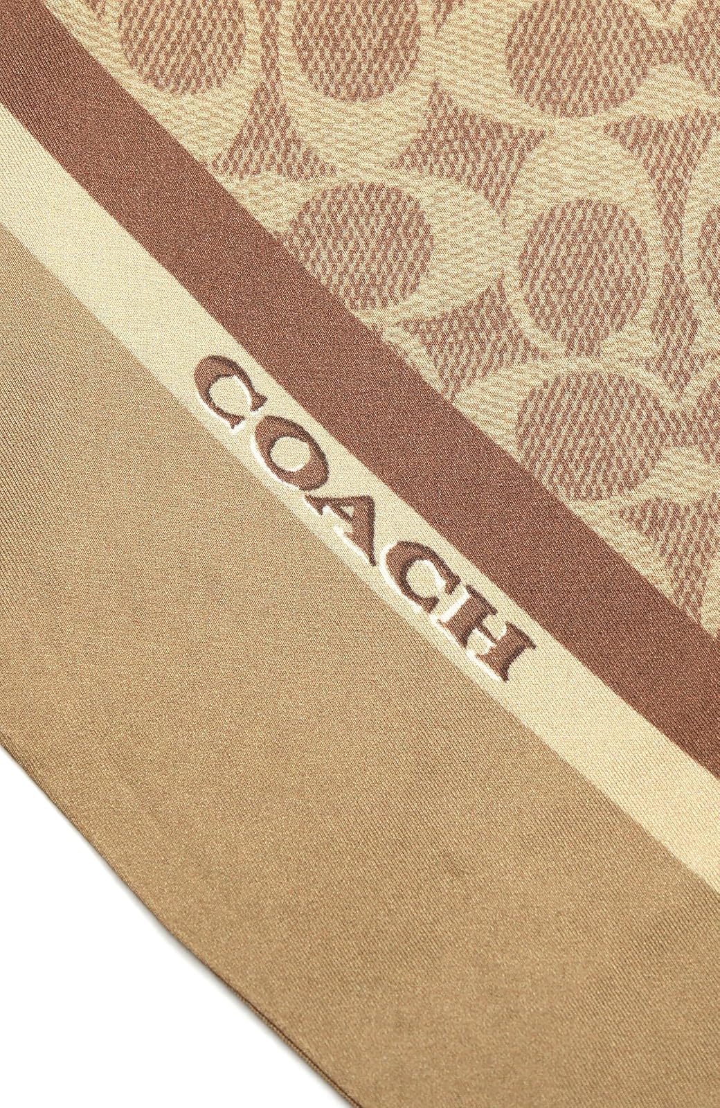 Coach Stacked Tabby Printed Wide Silk Skinny Bufanda delgada de seda Mujer
