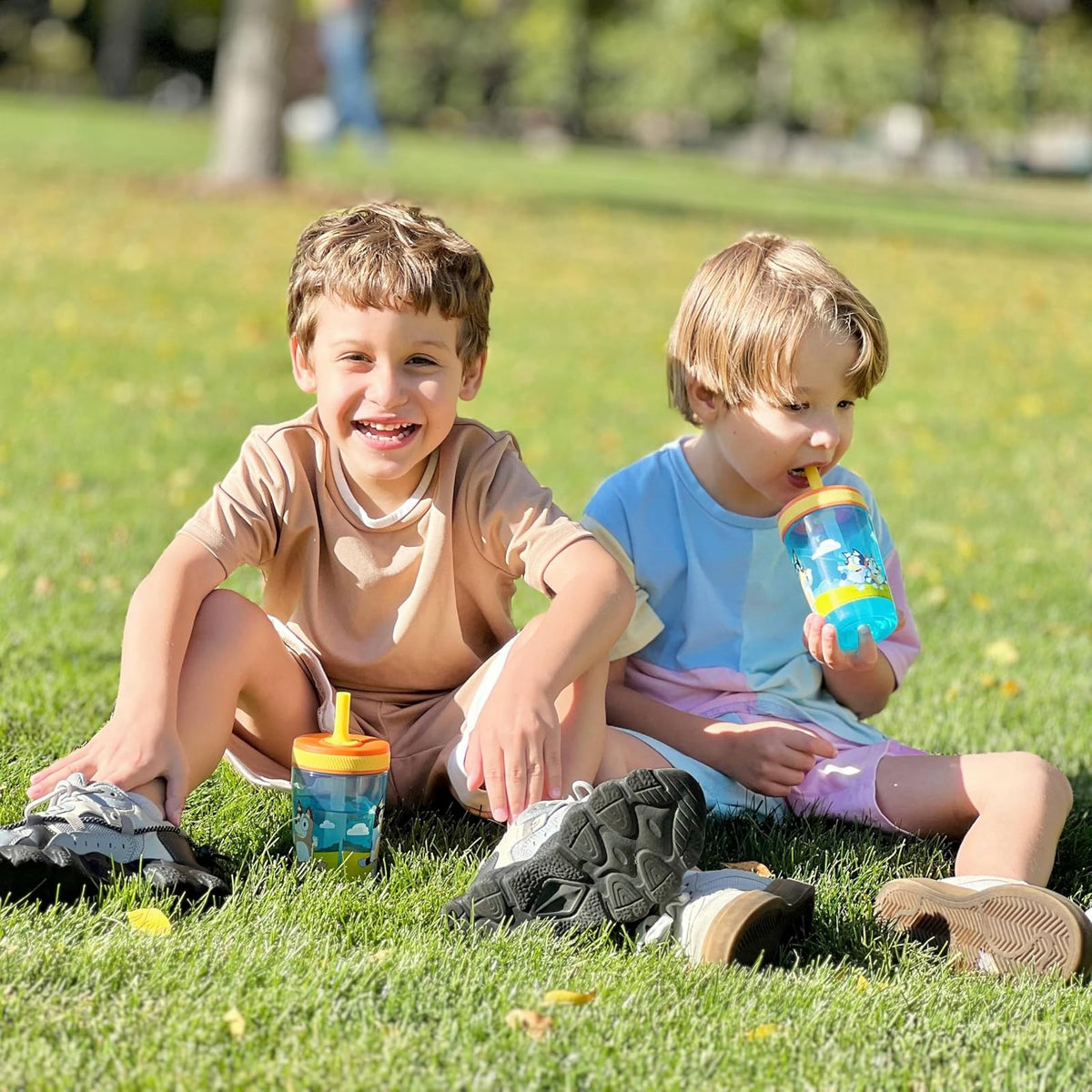Zak Designs Juego de vasos Bluey Kelso de 15 onzas, sin BPA, tapa atornillada a prueba de fugas, con popote hecha de plástico duradero y silicona, paquete perfecto para niños