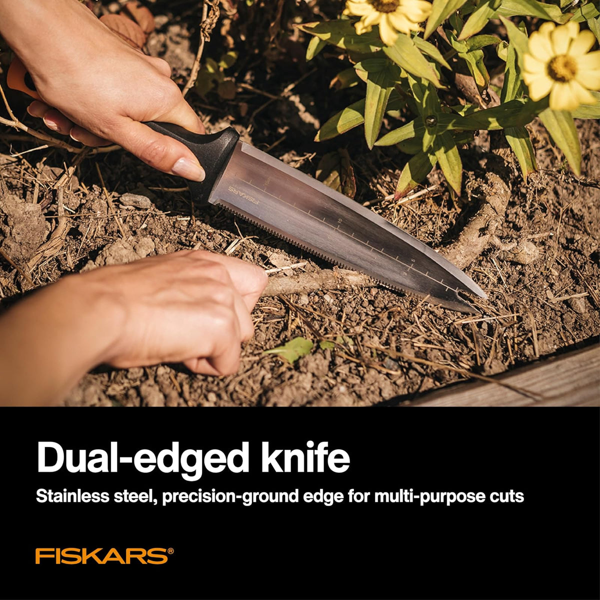 Fiskars 340130-1001 Garden Hori - Cuchillo con vaina, color negro | Herramienta de jardinería multiusos para deshierbe, plantar y excavar, incluye agujero colgante para almacenamiento