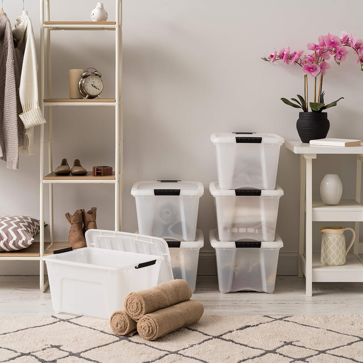 IRIS USA 6 Contenedores de 32 Qt con Tapa, Perla | Oculta el contenido para una apariencia limpia. Ideal para ropa de cama, decoración y clóset. Diseño anidable.