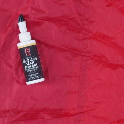 GEAR AID Seam Grip FC Sellador de curado rápido para sellar costuras en tiendas de campaña, lluvias, refugios, toldos, lonas y ventanas emergentes hechas de nailon