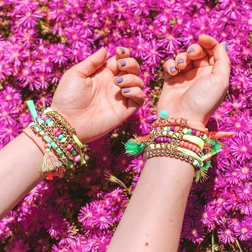 Make It Real - - Cadenas y colgantes Neo-Brite. Kit para hacer pulseras con forma de cadena dorada para niñas. Kit de manualidades para crear pulseras únicas para adolescentes con cuentas de neón, colgantes de pompones únicos y cadenas doradas
