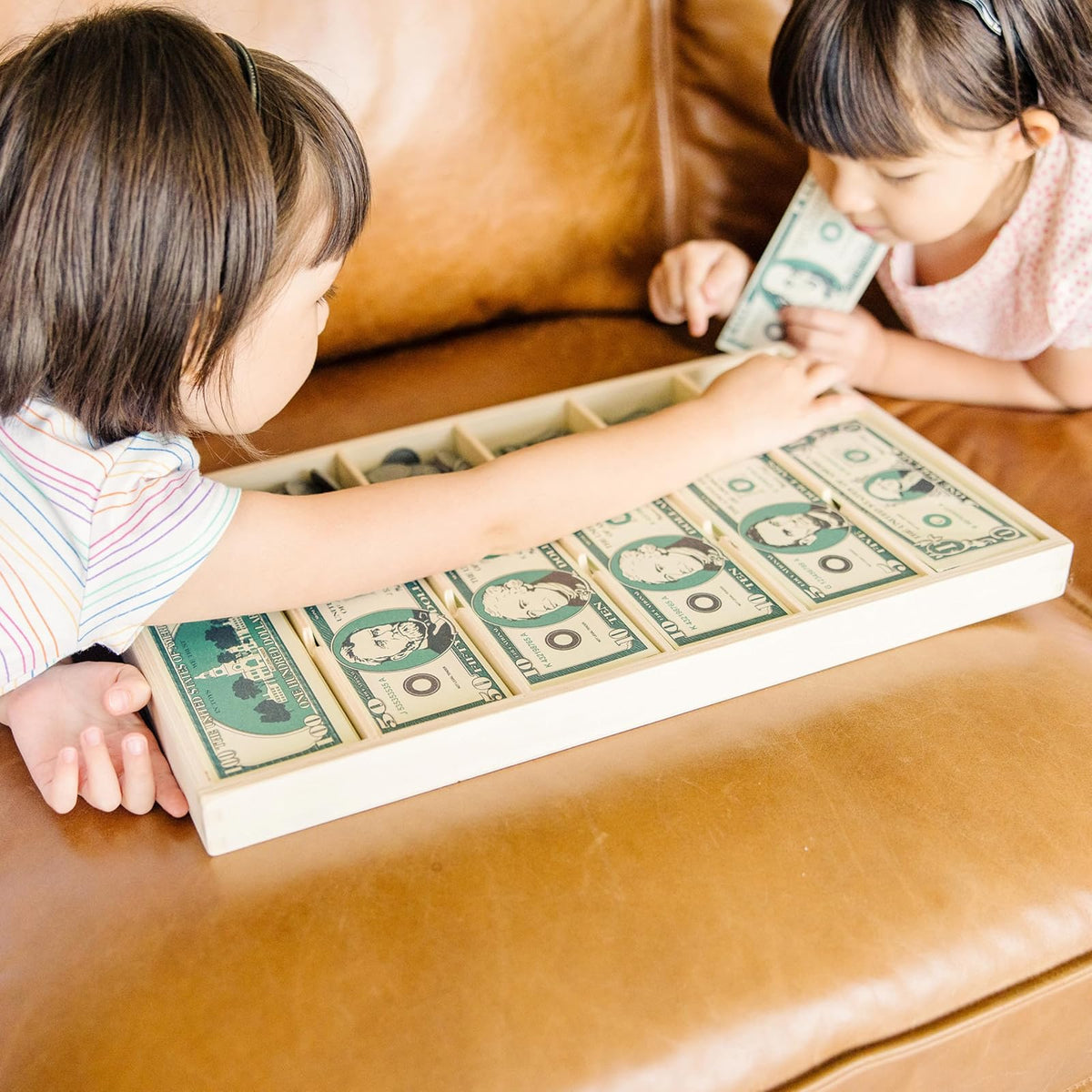 Melissa & Doug Set Clásico de Juego de Dinero, Juguetes de Desarrollo, 50 de Cada Denominación, Cajón de Efectivo en Madera