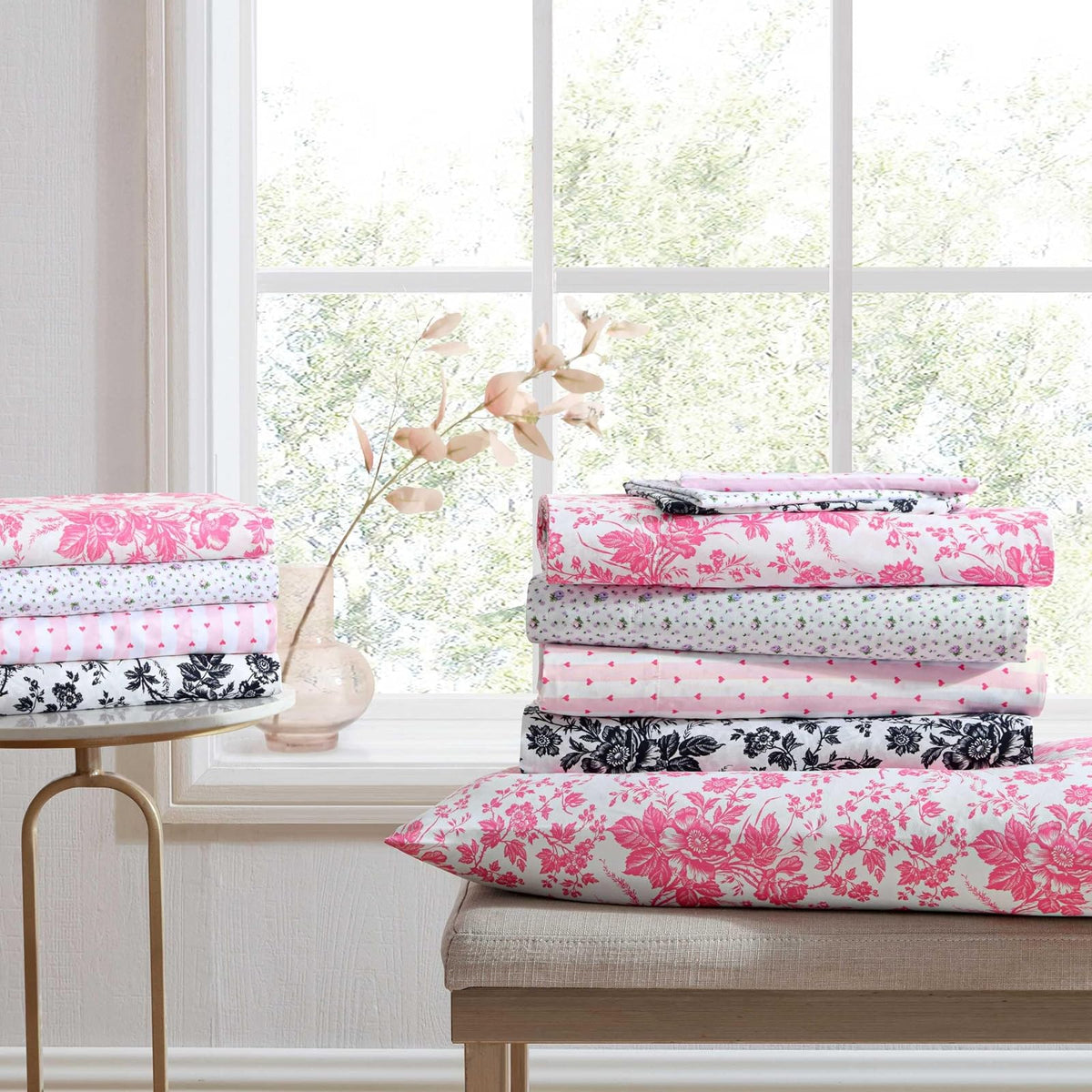 Betsey Johnson - Sábanas de Cama Queen, Suave y Ligera, Resistente a la decoloración y a Las Arrugas (Betseys Toile Black, Queen)