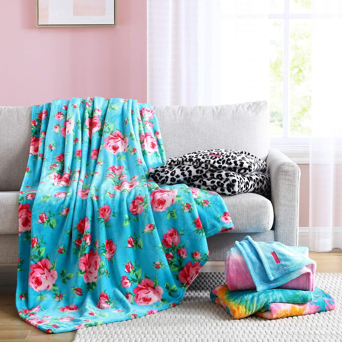 Betsey Johnson - Manta Suave de Felpa Grande para Cama y sofá | Sensación ultrasuave, calidez acogedora, diseño de gran tamaño, comodidad ligera, lavable a máquina