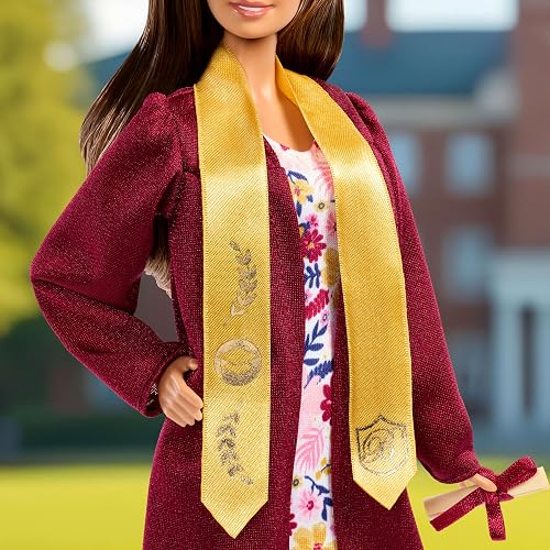 Muñeca de Moda Barbie Signature Graduation Wishes con Bata de Color Burdeos y Gorra de Borla, Juguete Coleccionable en Embalaje de Regalo
