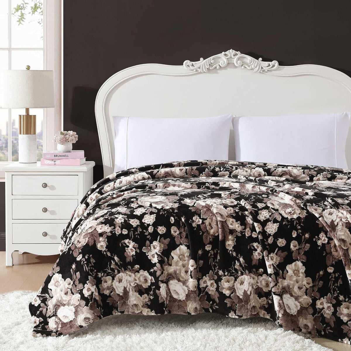 Betsey Johnson - Cobija, Ropa de Cama de Felpa ultrasuave, cálida y acogedora, Esencial para habitación de Gran tamaño (clásico Floral Negro, King)