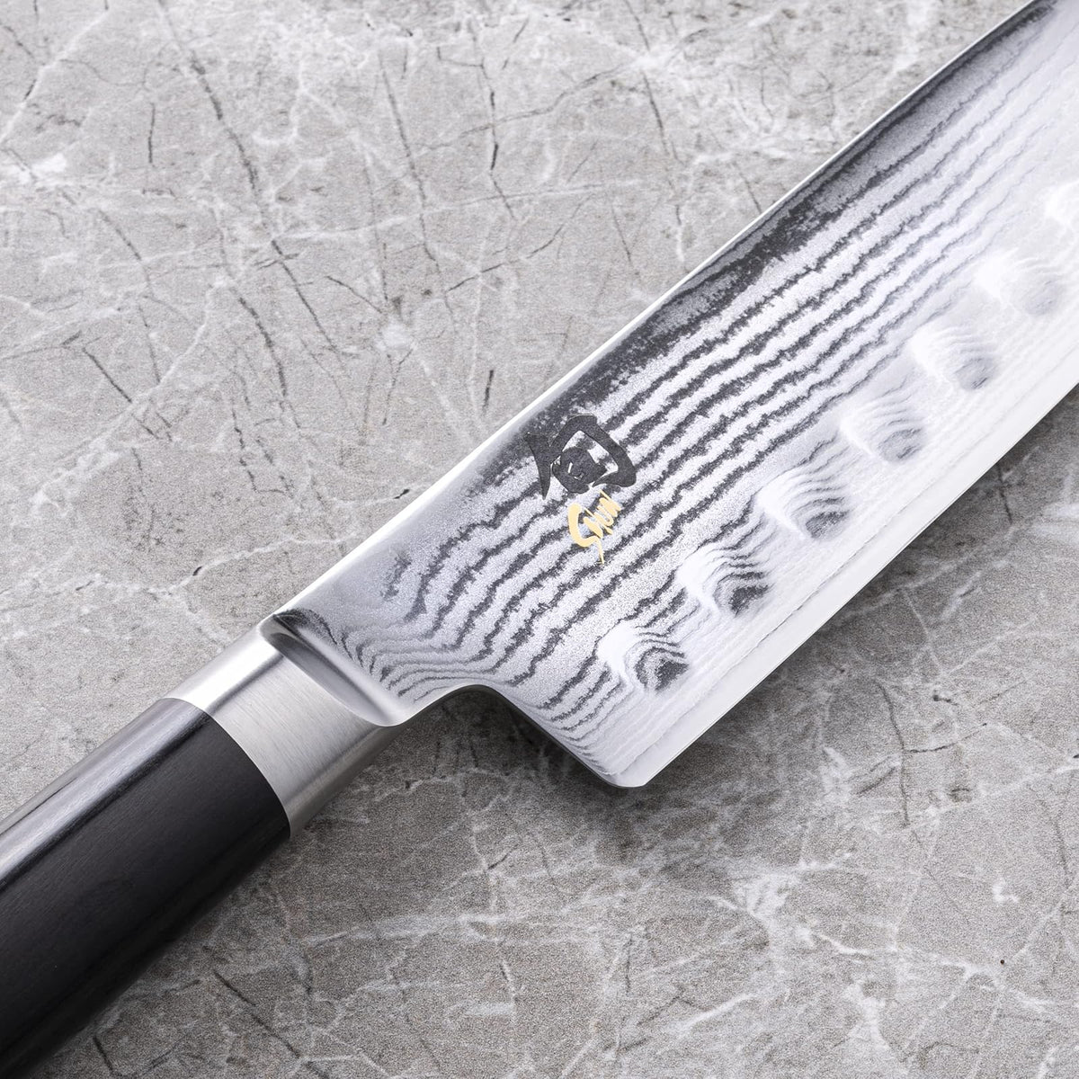 Shun Classic Cuchillo Santoku Multiusos VG-MAX 7" | Ebano Pakkawood, hendiduras suelo hueco, reduccion friccion, cortes suaves, hecho a mano Japon