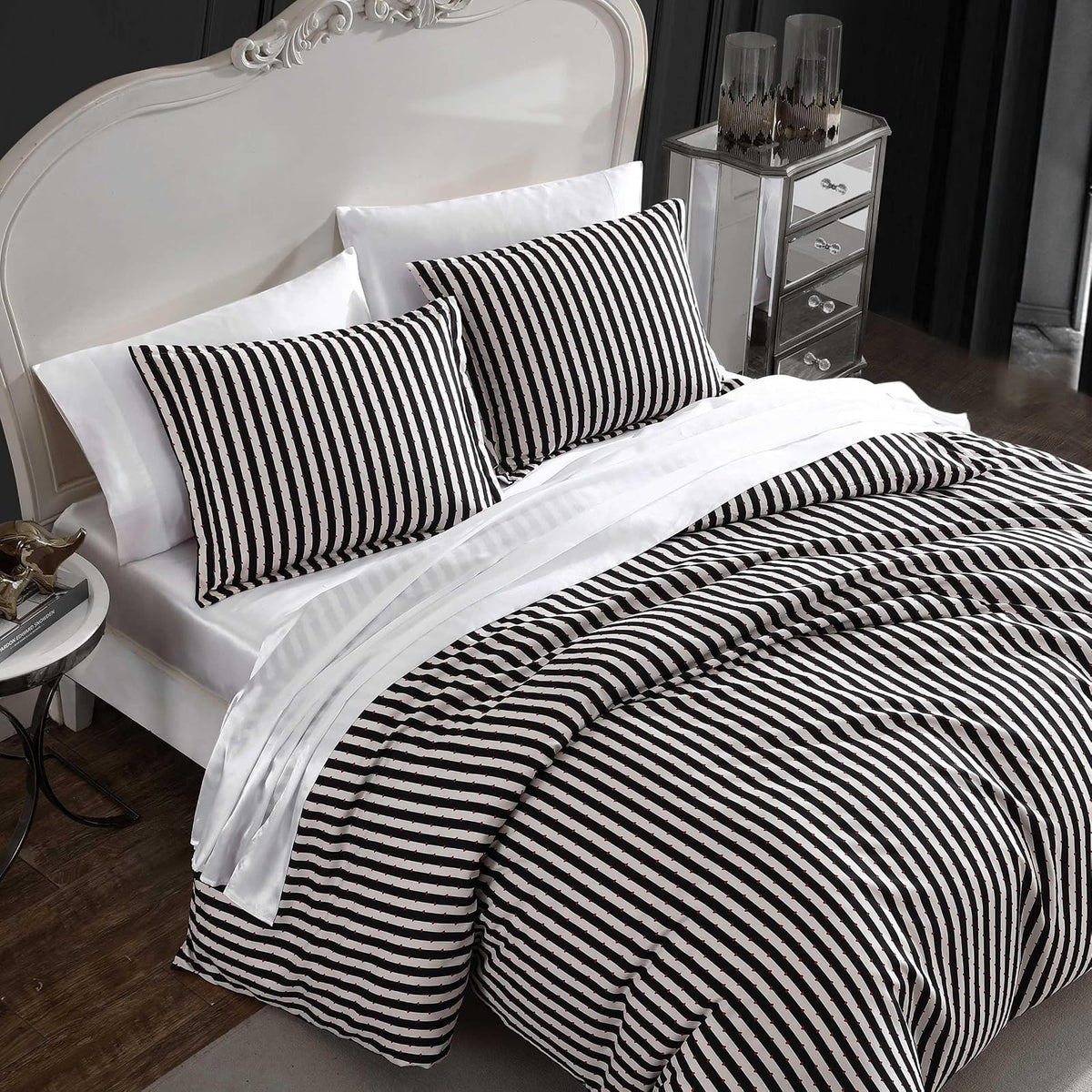 Betsey Johnson - Funda de edredón tamaño King, Juego de Cama Suave con Fundas a Juego, Esencial para Cama Ideal (Wonderland Stripe Black, King)