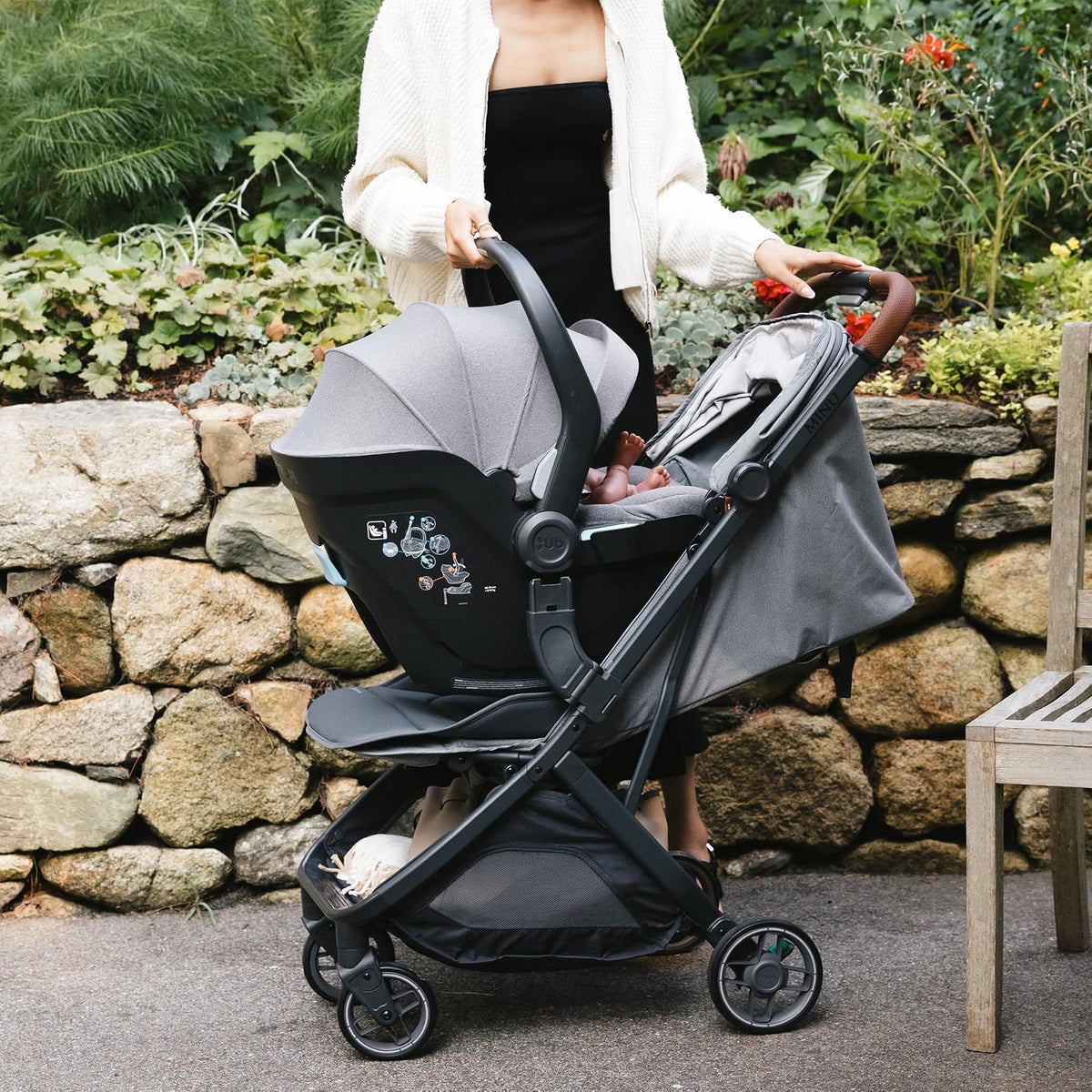 UPPAbaby | Adaptador Carriola MINU V3 | Compatible Asientos Modelo ARIA MESA | Sistema De Viaje Seguro | Instalación Facil Uso Diario Diseño Compacto Resistente | Incluye Juego 2piezas | Color Negro