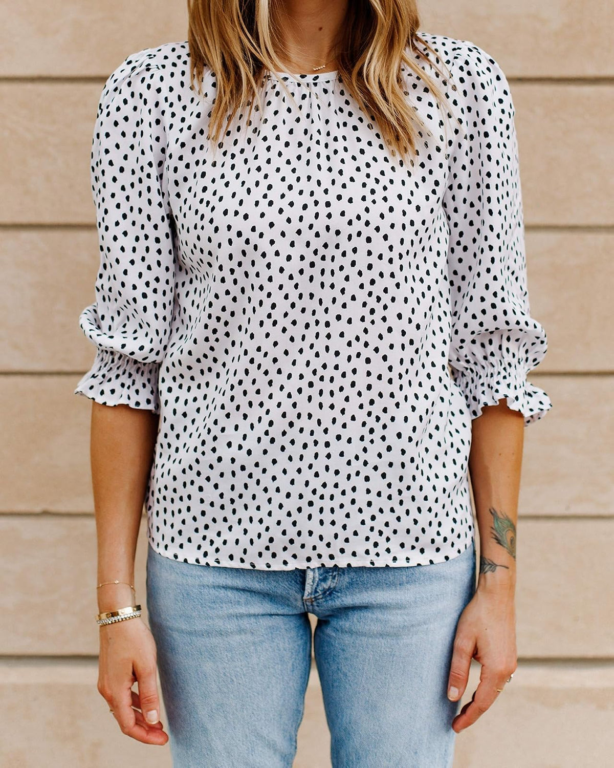 The Drop Top de Puño Fruncido Para Mujer, Color Blanco/Lunares Negros por @fashion_jackson