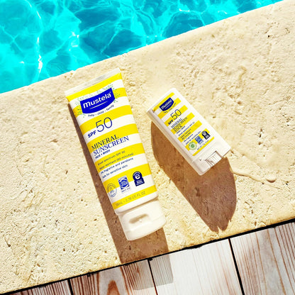 Mustela Protector Solar Mineral SPF 50 Stick 0.6 oz | Para cara y cuerpo, ingredientes 70% orgánicos, ultra transparente, resistente al agua, sin fragancia