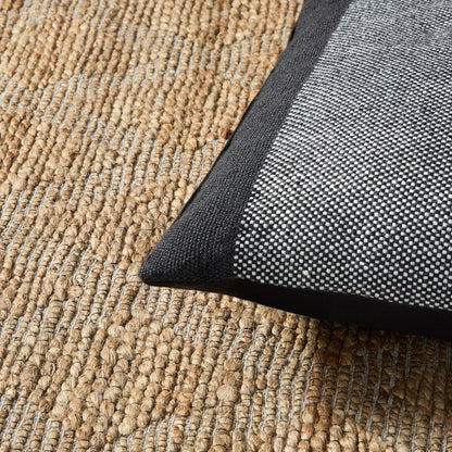 TOWN & COUNTRY TERRA - Almohada Decorativa para Interiores y Exteriores, 14 x 20 Pulgadas, Negro/Marfil