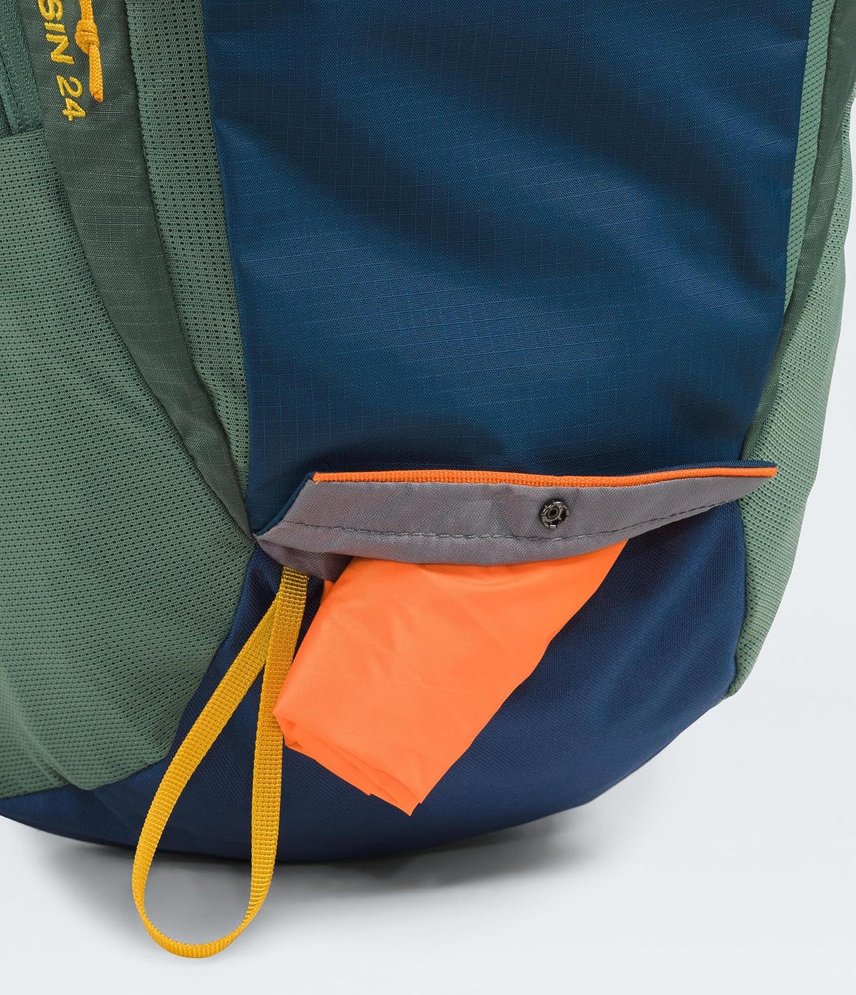 THE NORTH FACE - Mochila de 24 litros con cubierta para lluvia, sin PFAS