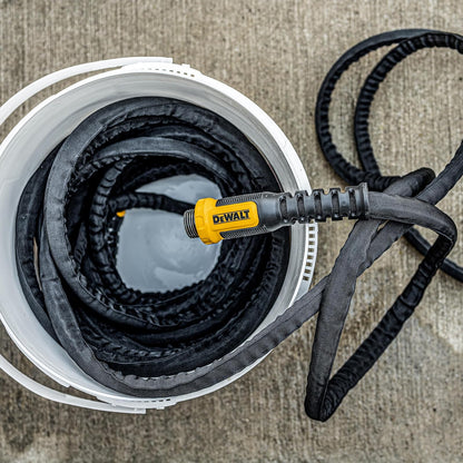 DEWALT DXMH3302 - Manguera de jardín de tela de grado profesional resistente de 50 x 5/8 pulgadas