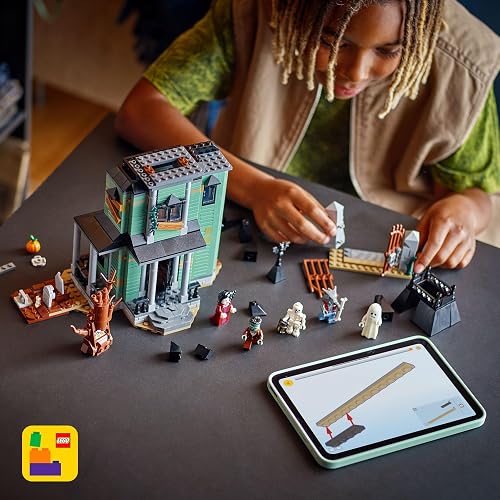 LEGO Creator 3en1 Mansión Embrujada Juguete para Construir una Casa, Se Convierte en un Barco o un Tren con 5 Minifiguras, Regalo para Halloween, para Niños de 9 Años o Más 31167