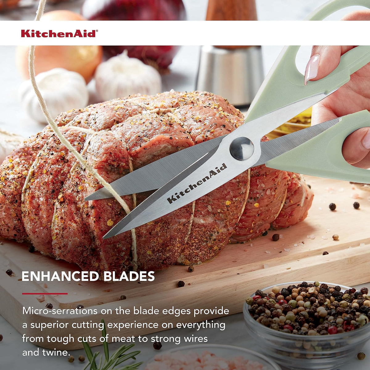 KitchenAid - Tijeras de cocina multiusos con funda protectora, tijeras duraderas de acero inoxidable, aptas para lavaplatos, mango cómodo de agarre suave, 8.72 pulgadas, pistacho