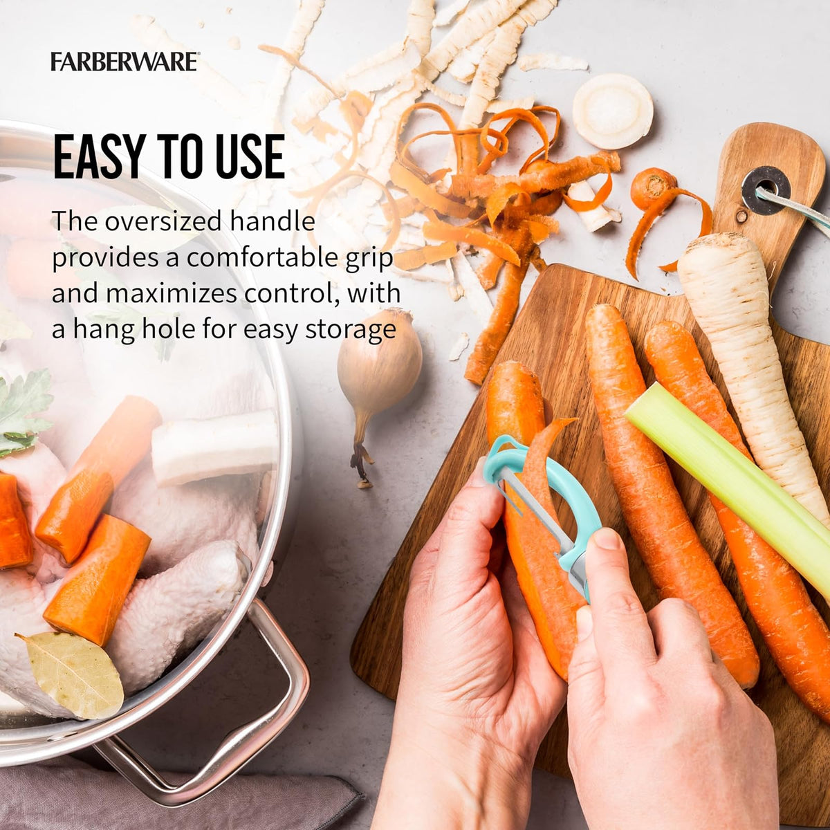 Farberware Euro Peeler, un esencial de cocina para pelar productos rápido y fácil, chocolate, quesos y más, cuenta con agujero para colgar para un fácil almacenamiento, apto para lavaplatos, Aqua Sky